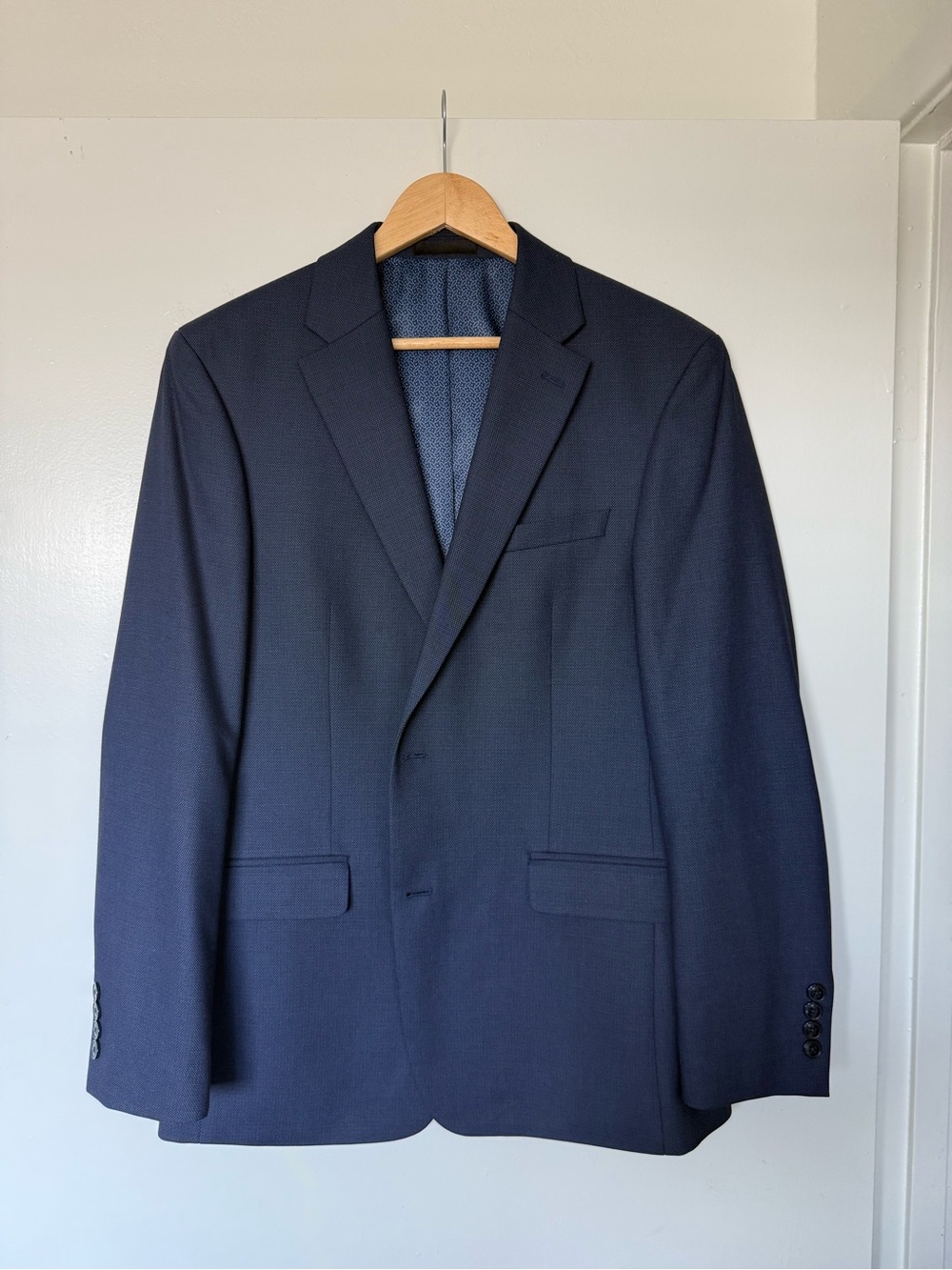 Van Heusen Deep Navy Blue 2-Piece Suit – 40R / 34x32